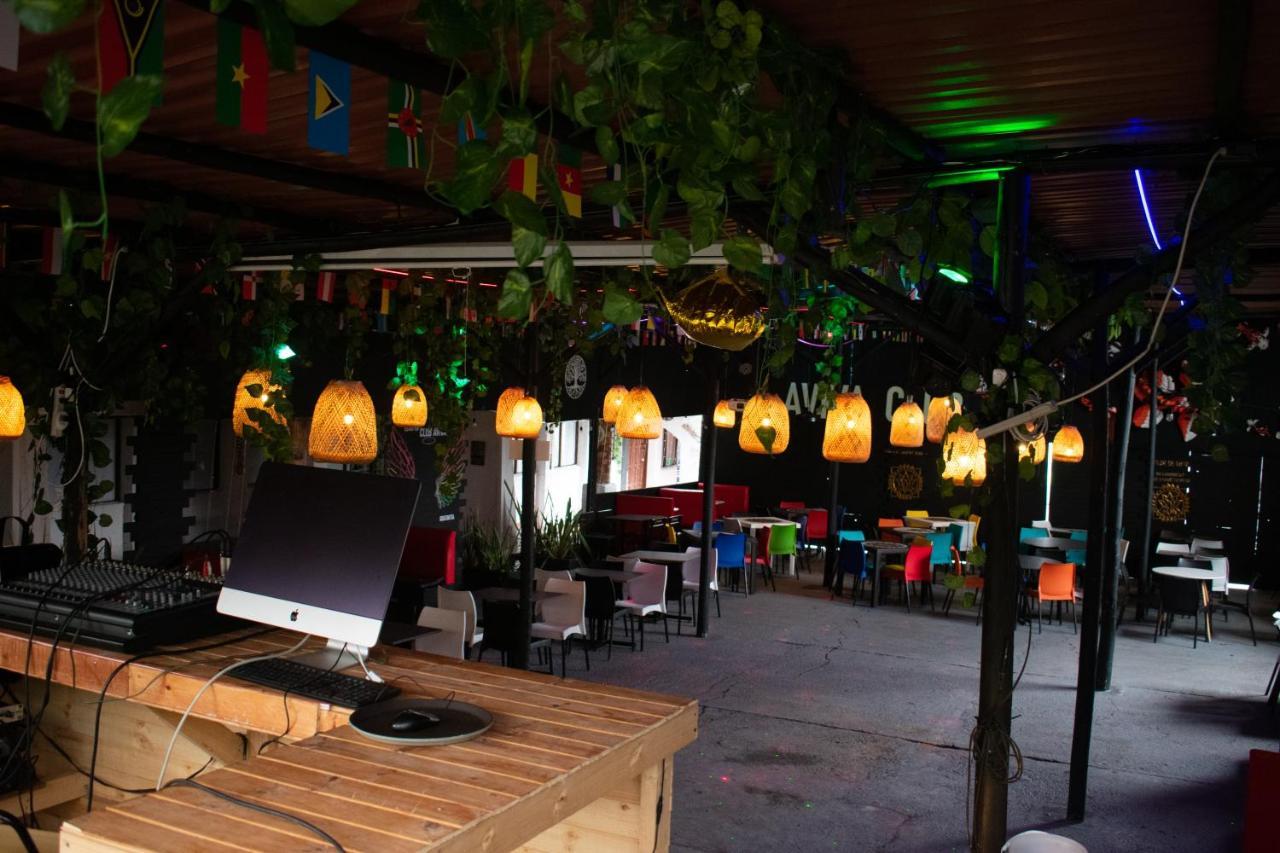 Club Aviva Guatavita - Hostel - Restaurante, Disco & Bar Exteriör bild